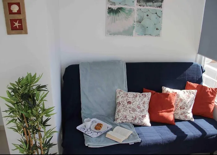 Bright Studio Apt. With Sea View And Pool